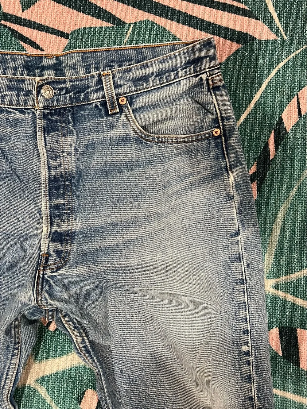 Vintage 1996 Levi’s 501xx Buttonfly Distressed Denim Jeans 34x30 481 CO21